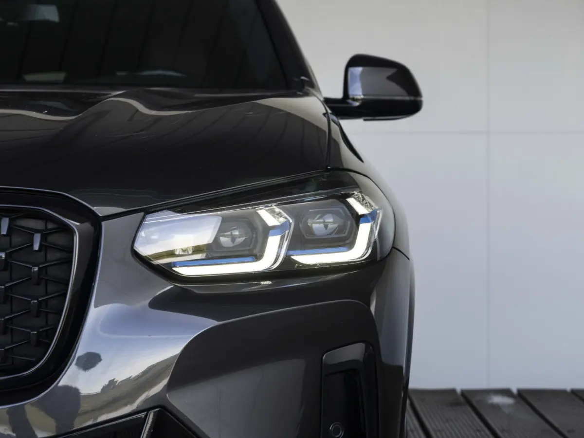 xDrive20i | High Executive | M Sportpakket | Panoramadak | Sportstoelen | BMW Laserlight | 19 inch | Parking Assistant
