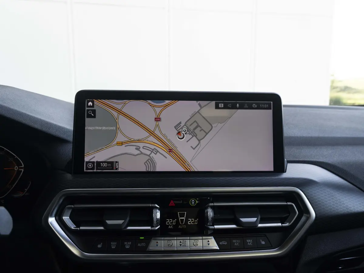 xDrive20i | High Executive | M Sportpakket | Panoramadak | Sportstoelen | BMW Laserlight | 19 inch | Parking Assistant