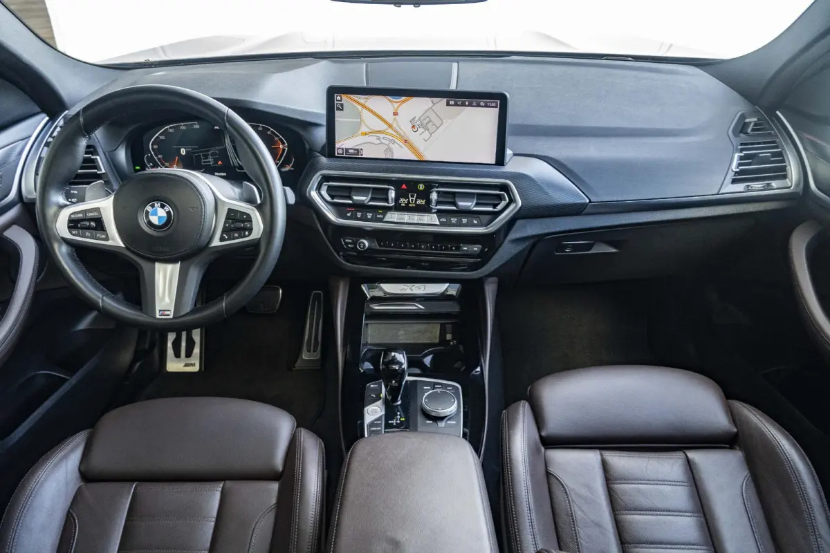 xDrive20i | High Executive | M Sportpakket | Panoramadak | Sportstoelen | BMW Laserlight | 19 inch | Parking Assistant