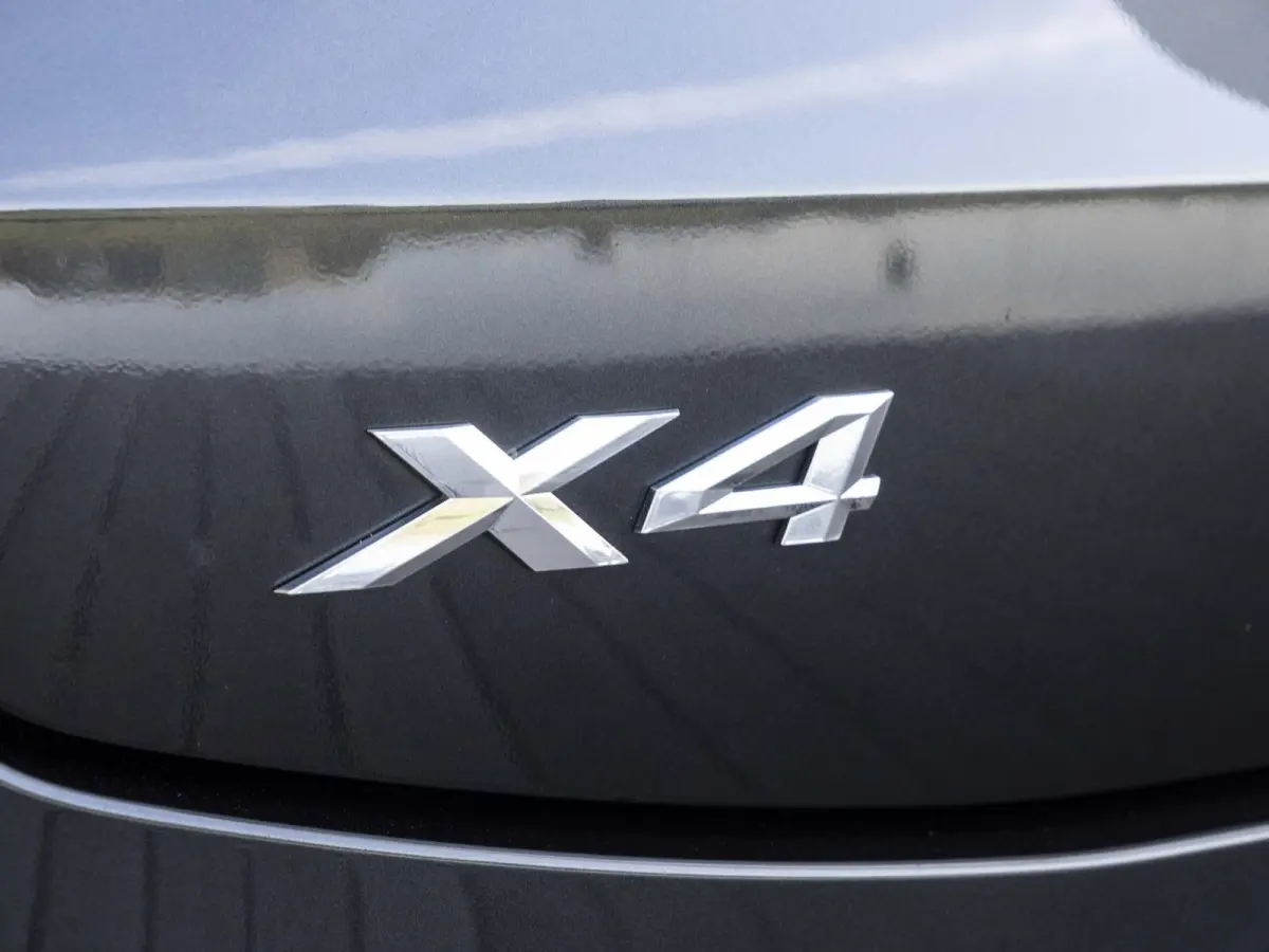xDrive20i | High Executive | M Sportpakket | Panoramadak | Sportstoelen | BMW Laserlight | 19 inch | Parking Assistant