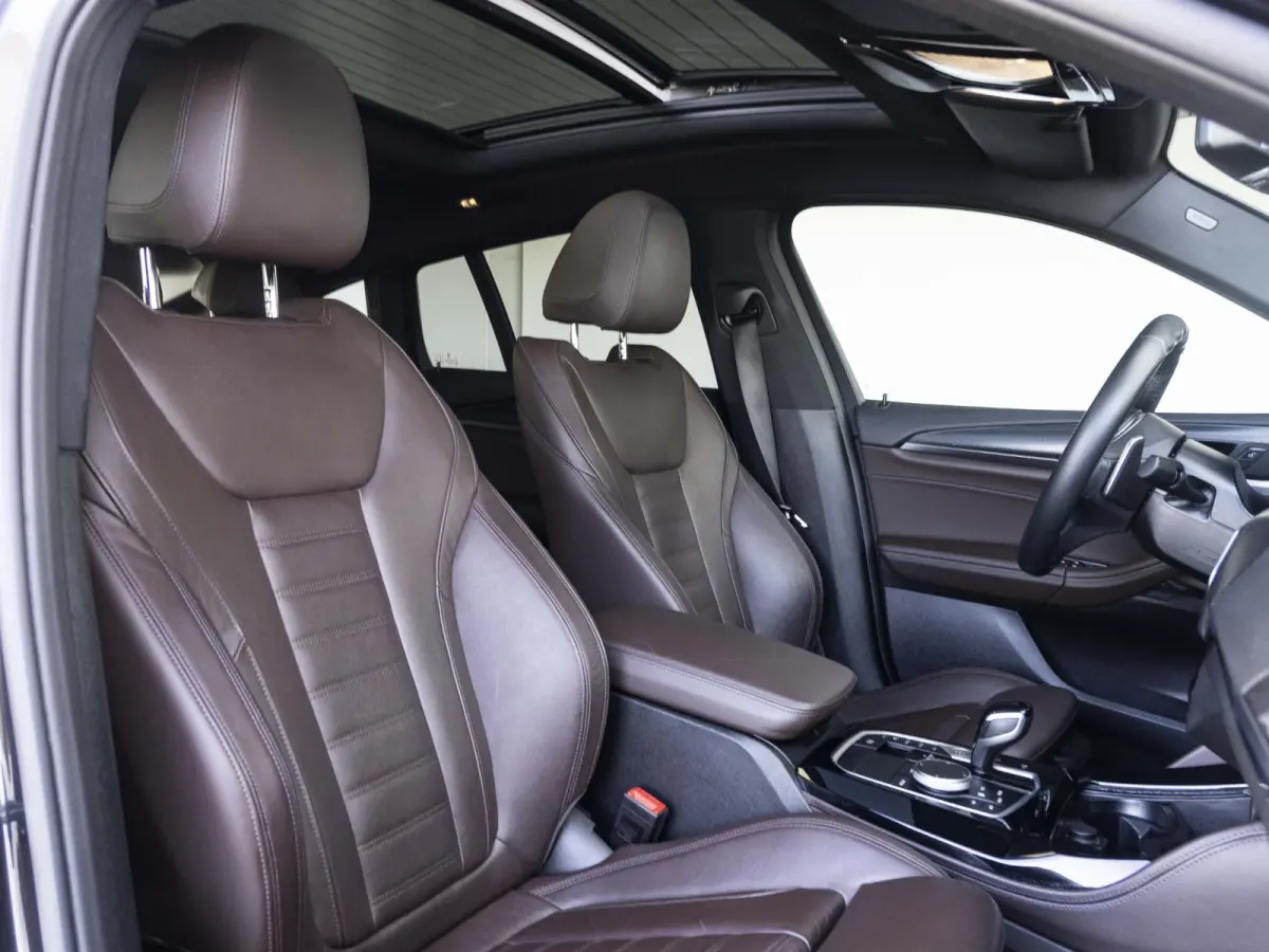 xDrive20i | High Executive | M Sportpakket | Panoramadak | Sportstoelen | BMW Laserlight | 19 inch | Parking Assistant