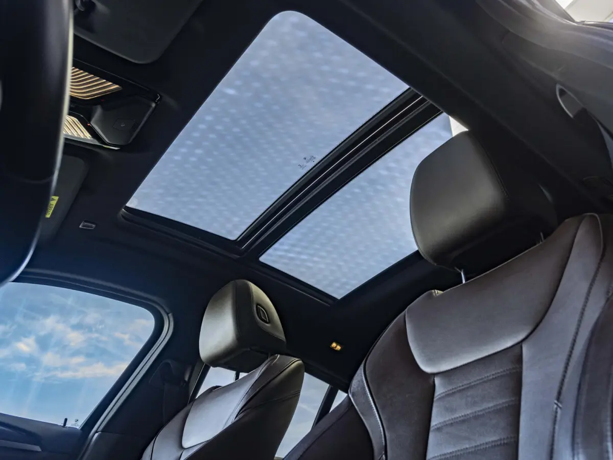 xDrive20i | High Executive | M Sportpakket | Panoramadak | Sportstoelen | BMW Laserlight | 19 inch | Parking Assistant