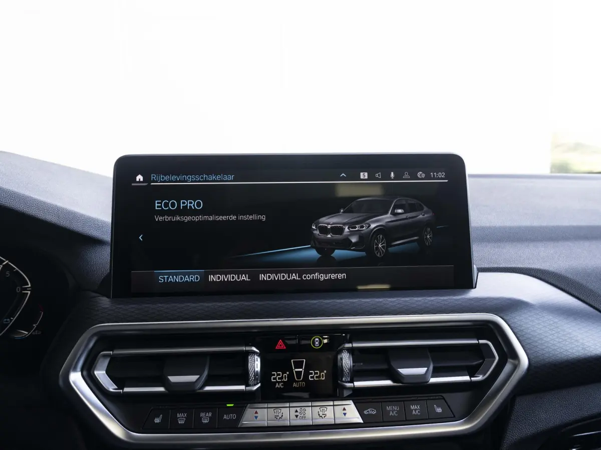 xDrive20i | High Executive | M Sportpakket | Panoramadak | Sportstoelen | BMW Laserlight | 19 inch | Parking Assistant