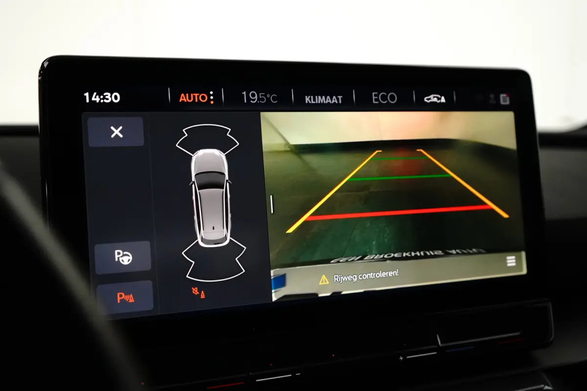 e-Hybrid l Camera l Stuurverwarming l Adapt. Cr Control l Full LED l 18" l PDC V & A l Navigatie l Appla Car PLay / Android l