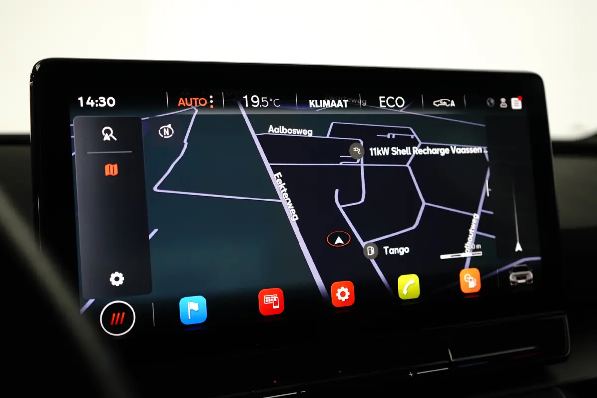 e-Hybrid l Camera l Stuurverwarming l Adapt. Cr Control l Full LED l 18" l PDC V & A l Navigatie l Appla Car PLay / Android l