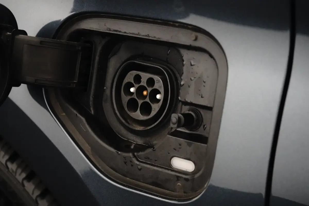 e-Hybrid l Camera l Stuurverwarming l Adapt. Cr Control l Full LED l 18" l PDC V & A l Navigatie l Appla Car PLay / Android l