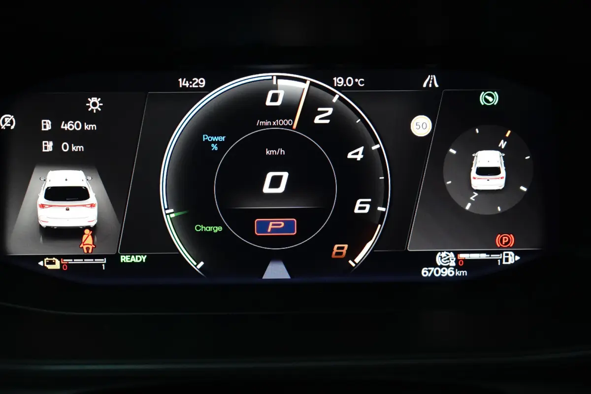 e-Hybrid l Camera l Stuurverwarming l Adapt. Cr Control l Full LED l 18" l PDC V & A l Navigatie l Appla Car PLay / Android l
