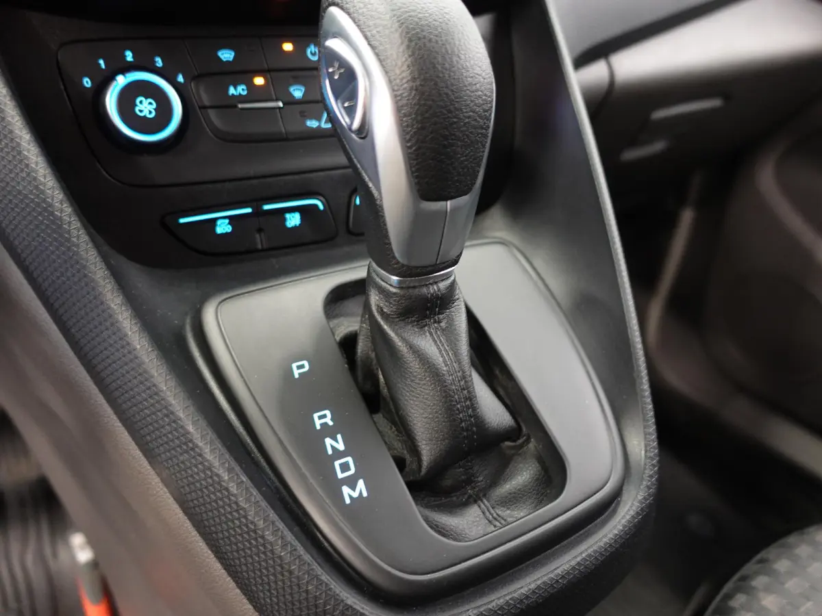 1.5 L2 Trend Automaat Navigatie Camera Trekhaak Parkeersensoren Cruise Control 3 Zits Carplay Apple Carplay / Android Auto