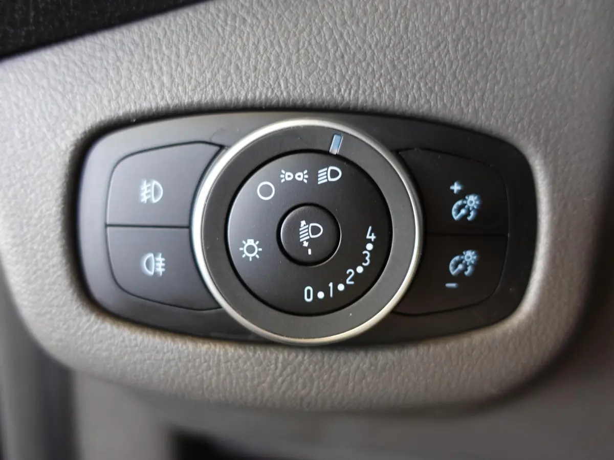 1.5 L2 Trend Automaat Navigatie Camera Trekhaak Parkeersensoren Cruise Control 3 Zits Carplay Apple Carplay / Android Auto