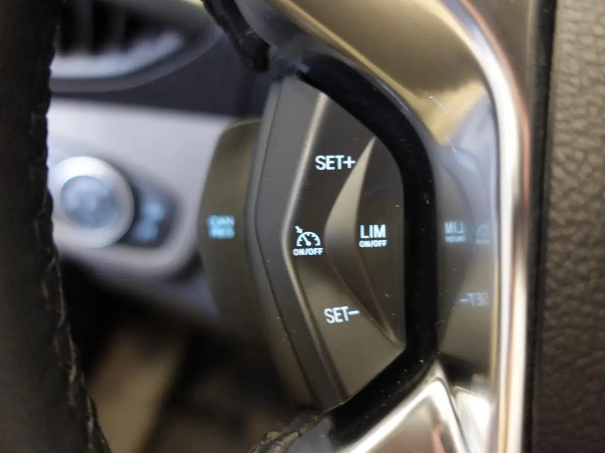 1.5 L2 Trend Automaat Navigatie Camera Trekhaak Parkeersensoren Cruise Control 3 Zits Carplay Apple Carplay / Android Auto