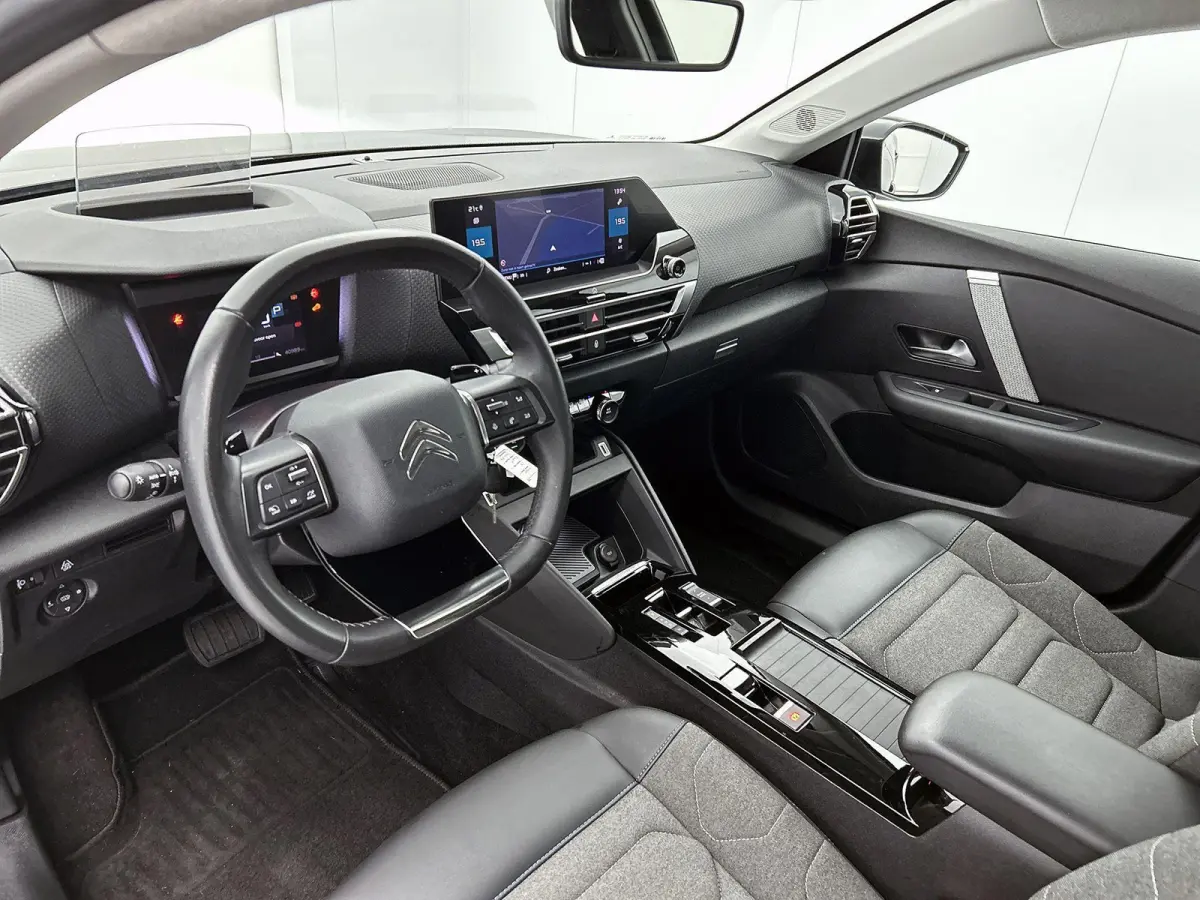 1.2 Feel Edition | Navigatie | Climate Control | Achteruitrijcamera | Apple Carplay/Android Auto | Head-Up Display | Led Koplampen |