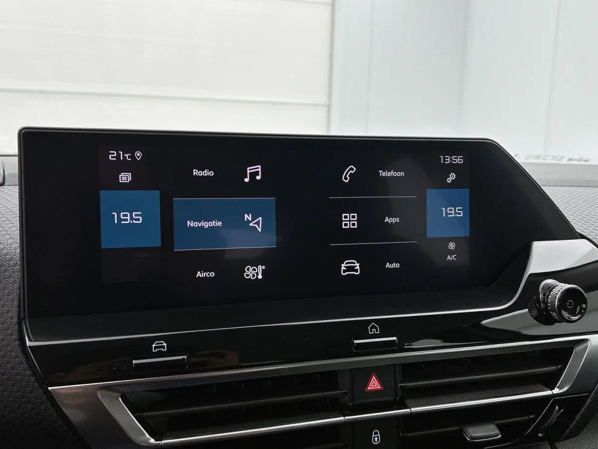 1.2 Feel Edition | Navigatie | Climate Control | Achteruitrijcamera | Apple Carplay/Android Auto | Head-Up Display | Led Koplampen |