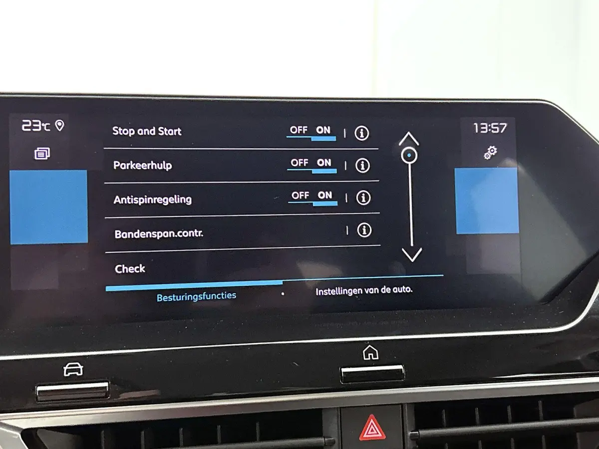 1.2 Feel Edition | Navigatie | Climate Control | Achteruitrijcamera | Apple Carplay/Android Auto | Head-Up Display | Led Koplampen |