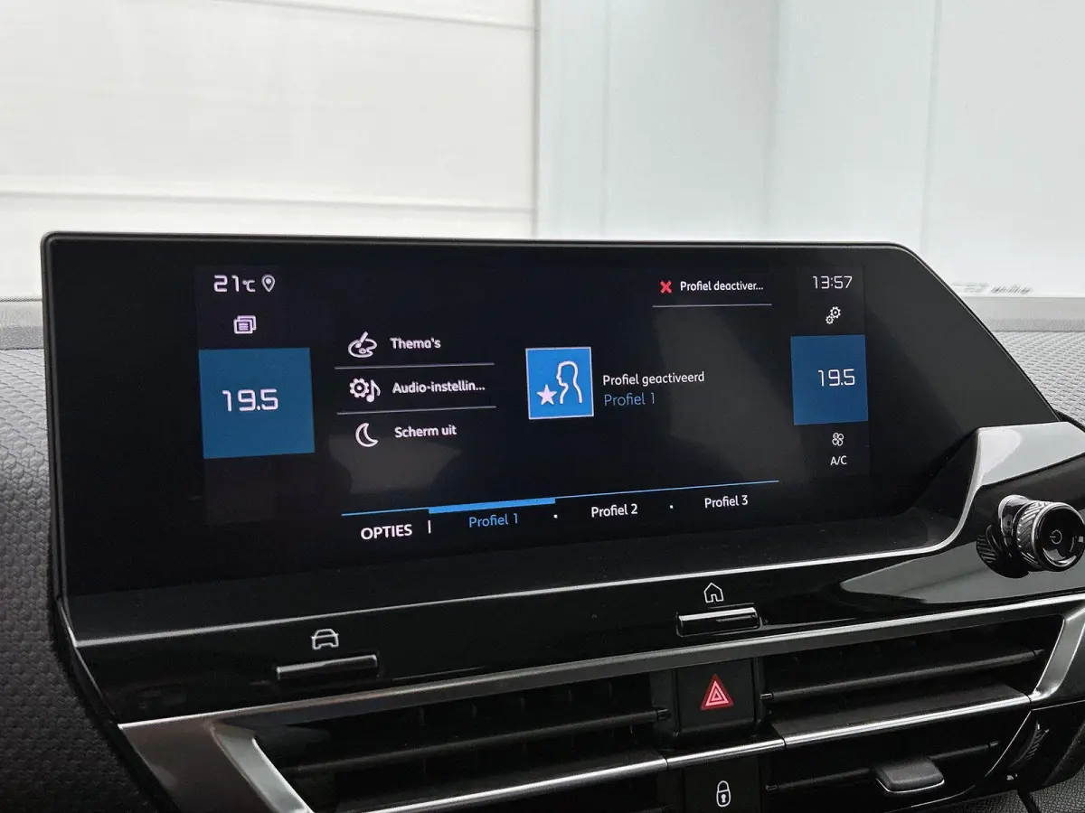 1.2 Feel Edition | Navigatie | Climate Control | Achteruitrijcamera | Apple Carplay/Android Auto | Head-Up Display | Led Koplampen |