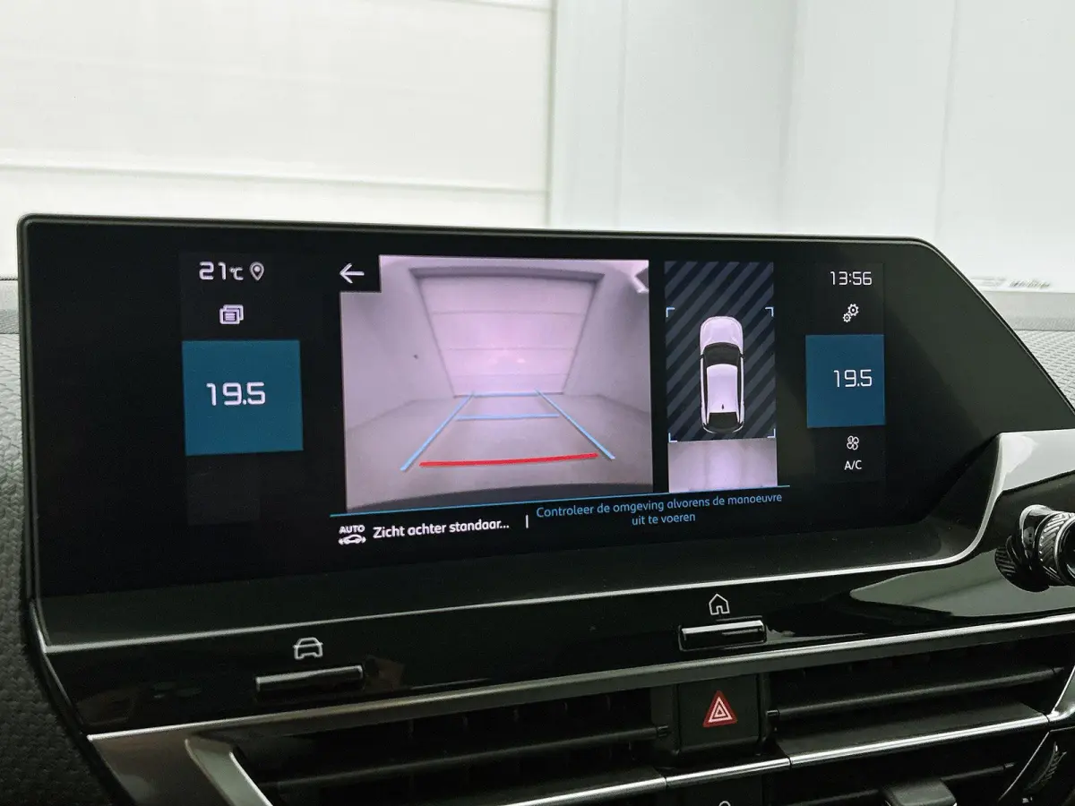 1.2 Feel Edition | Navigatie | Climate Control | Achteruitrijcamera | Apple Carplay/Android Auto | Head-Up Display | Led Koplampen |