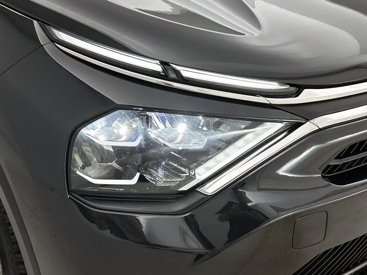 1.2 Feel Edition | Navigatie | Climate Control | Achteruitrijcamera | Apple Carplay/Android Auto | Head-Up Display | Led Koplampen |