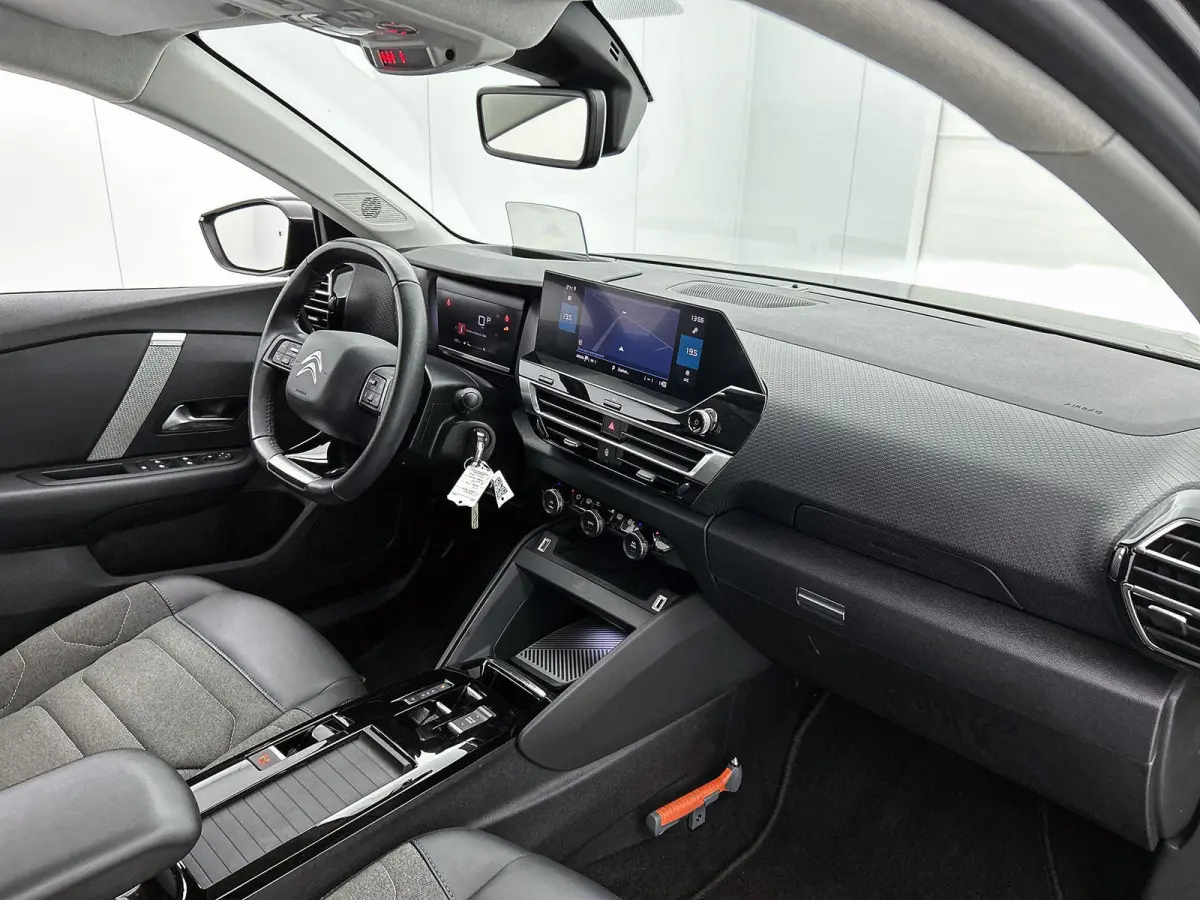 1.2 Feel Edition | Navigatie | Climate Control | Achteruitrijcamera | Apple Carplay/Android Auto | Head-Up Display | Led Koplampen |