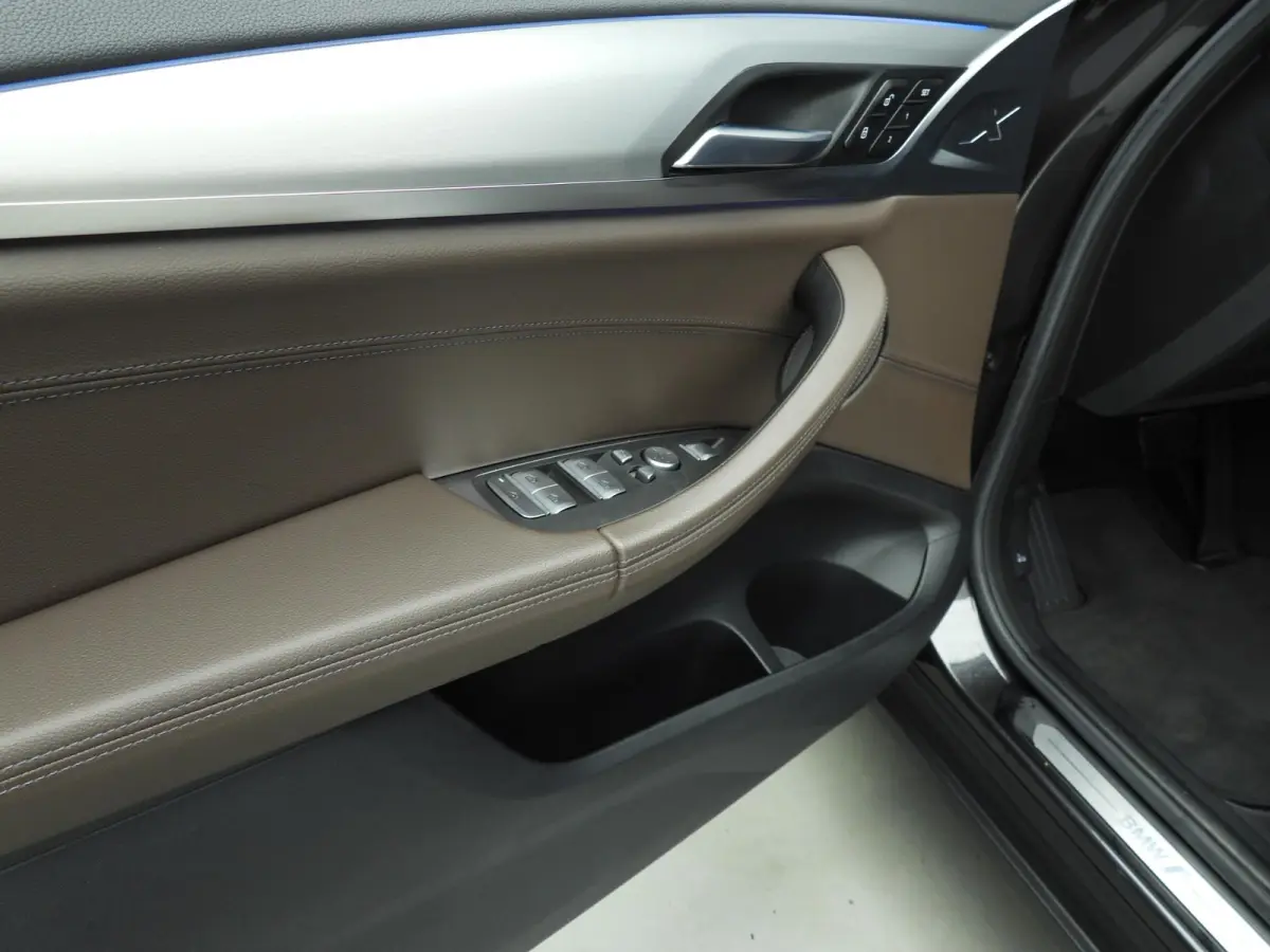 High Executive 80 kWh | LED | Leder | SOH 99% | HUD | Active cruise | Panoramadak | Trekhaak | Sportstoelen | DAB | Harman-kardon sound | Alu 20 inch