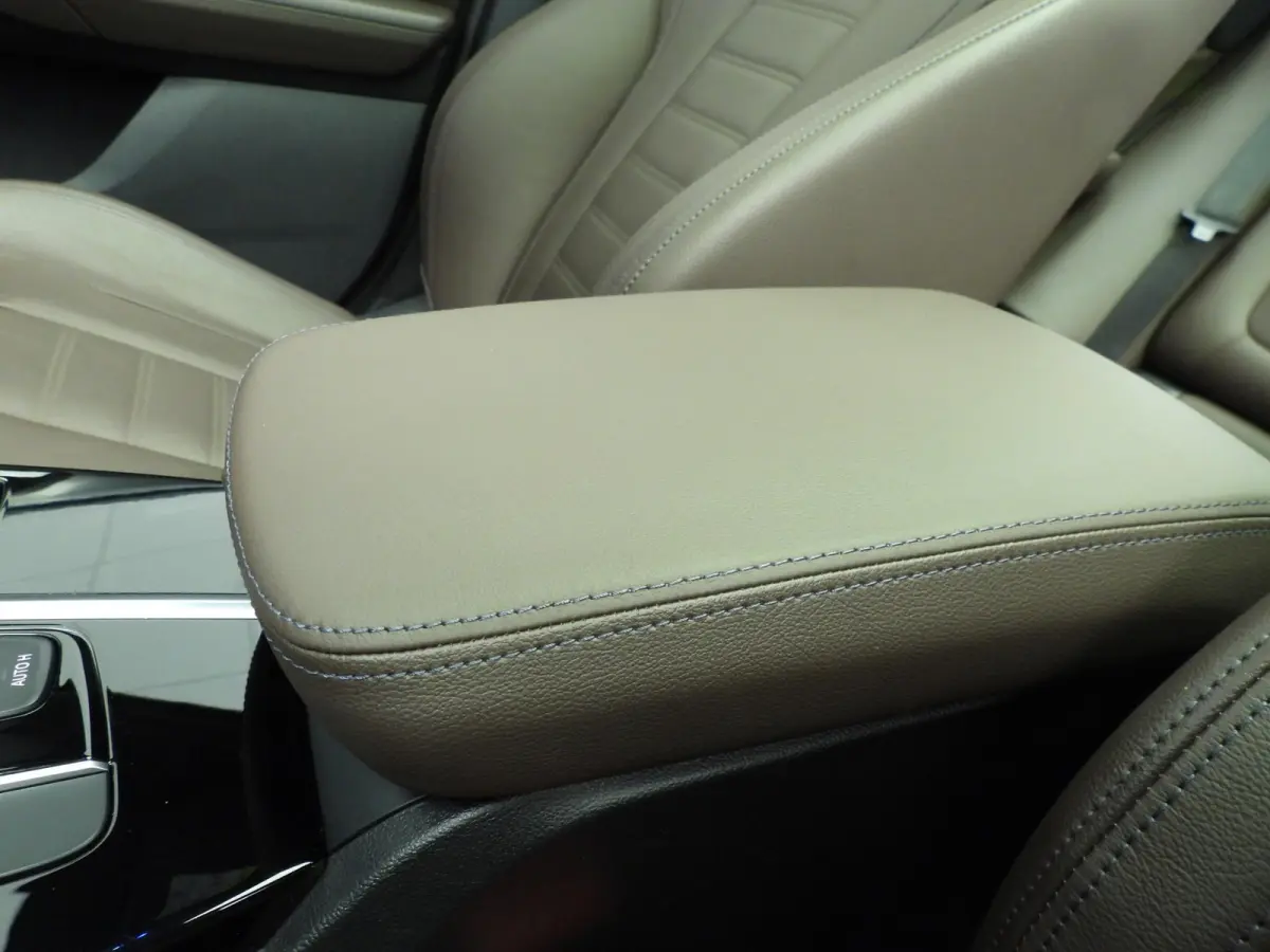 High Executive 80 kWh | LED | Leder | SOH 99% | HUD | Active cruise | Panoramadak | Trekhaak | Sportstoelen | DAB | Harman-kardon sound | Alu 20 inch