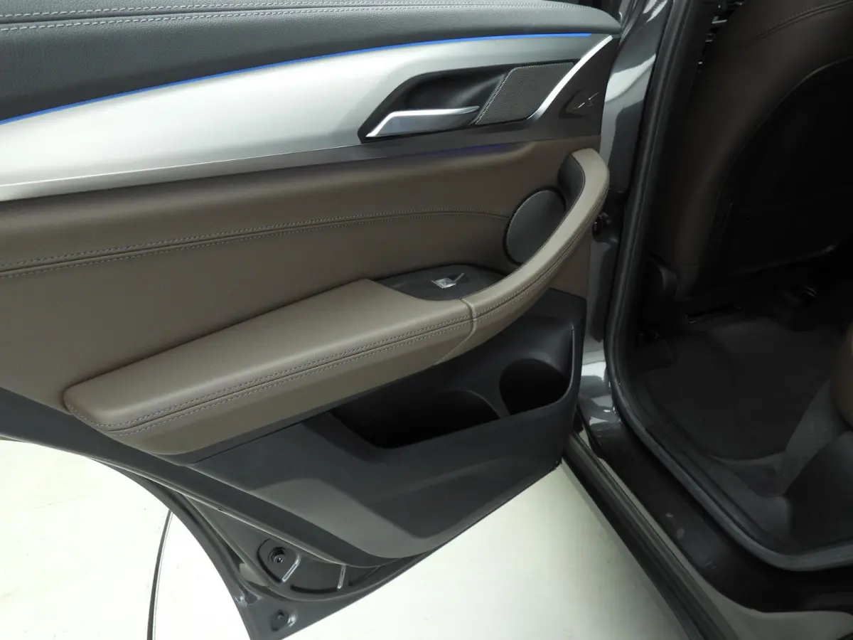 High Executive 80 kWh | LED | Leder | SOH 99% | HUD | Active cruise | Panoramadak | Trekhaak | Sportstoelen | DAB | Harman-kardon sound | Alu 20 inch