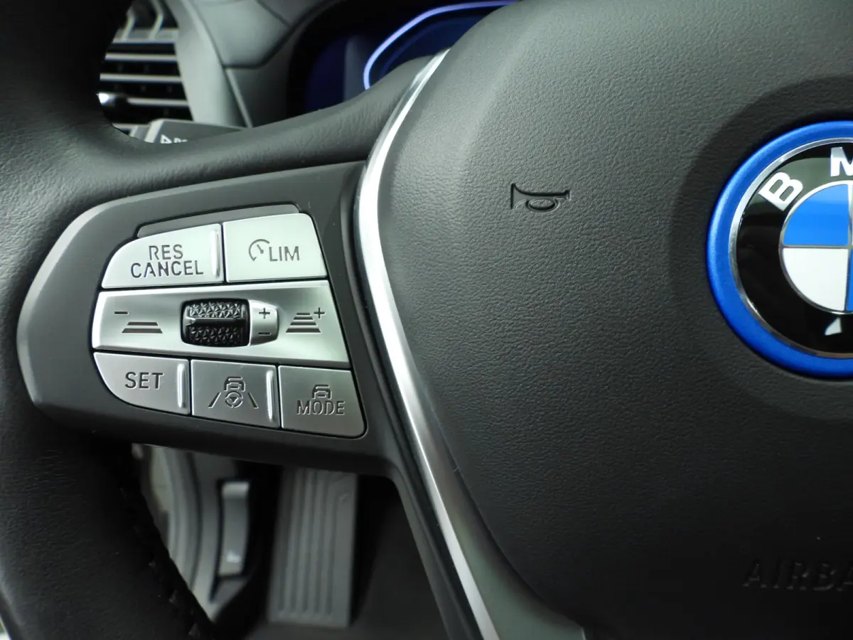 High Executive 80 kWh | LED | Leder | SOH 99% | HUD | Active cruise | Panoramadak | Trekhaak | Sportstoelen | DAB | Harman-kardon sound | Alu 20 inch
