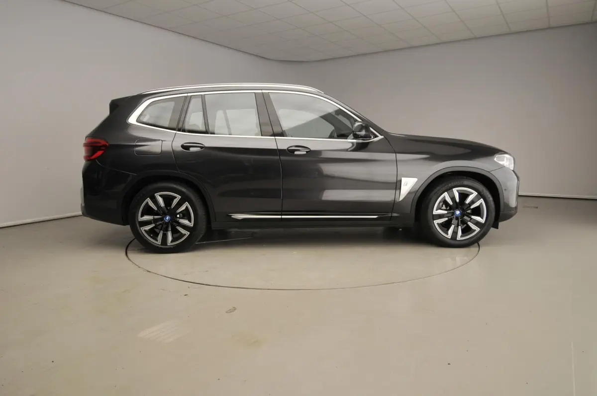 High Executive 80 kWh | LED | Leder | HUD | Active cruise | Panoramadak | Trekhaak | Sportstoelen | DAB | Harman-kardon sound | Alu 20 inch