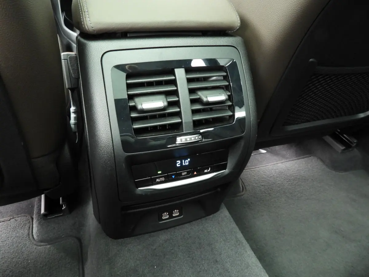 High Executive 80 kWh | LED | Leder | SOH 99% | HUD | Active cruise | Panoramadak | Trekhaak | Sportstoelen | DAB | Harman-kardon sound | Alu 20 inch