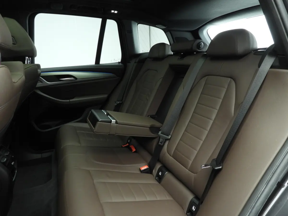 High Executive 80 kWh | LED | Leder | SOH 99% | HUD | Active cruise | Panoramadak | Trekhaak | Sportstoelen | DAB | Harman-kardon sound | Alu 20 inch