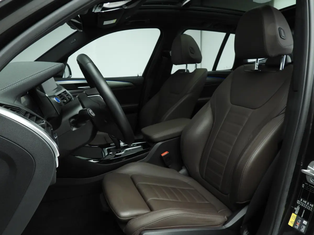 High Executive 80 kWh | LED | Leder | HUD | Active cruise | Panoramadak | Trekhaak | Sportstoelen | DAB | Harman-kardon sound | Alu 20 inch