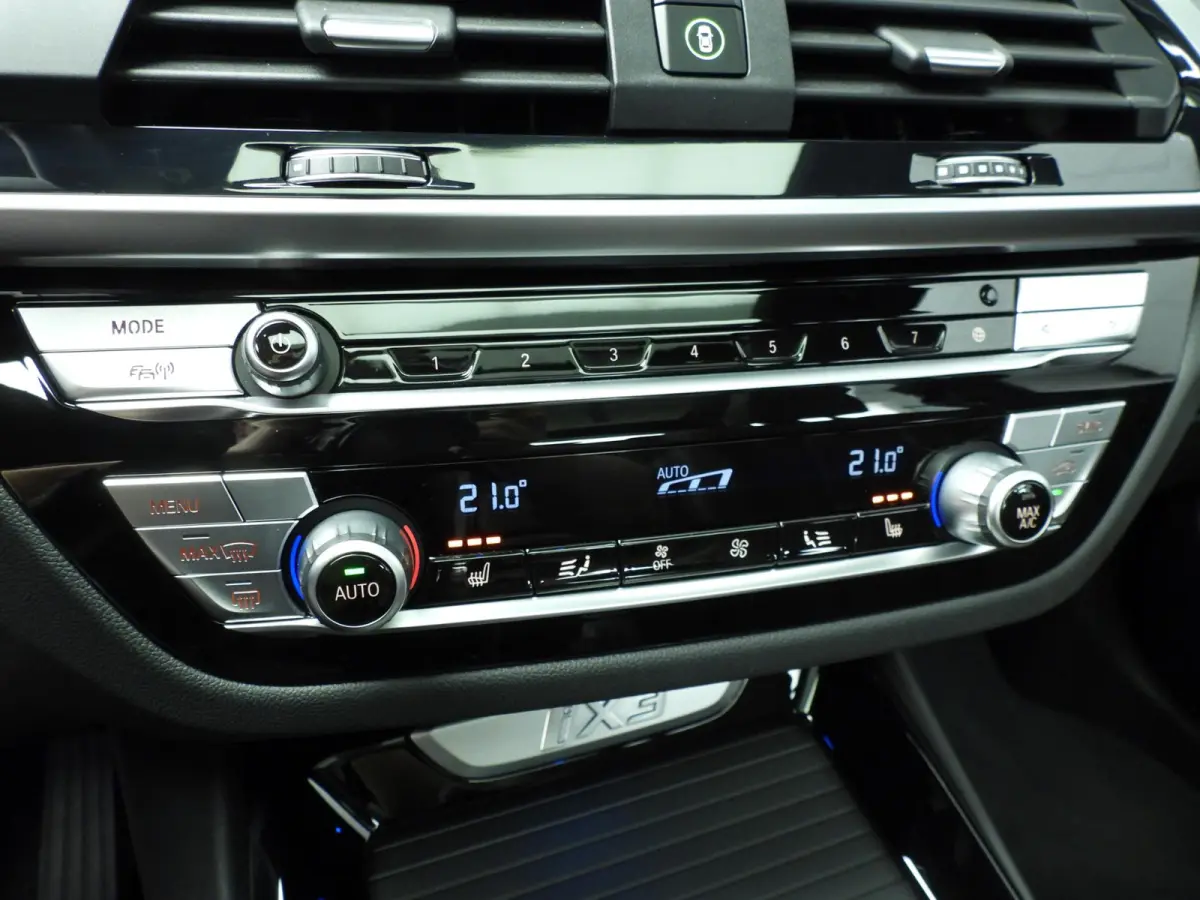 High Executive 80 kWh | LED | Leder | SOH 99% | HUD | Active cruise | Panoramadak | Trekhaak | Sportstoelen | DAB | Harman-kardon sound | Alu 20 inch