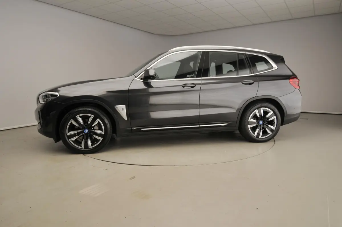 High Executive 80 kWh | LED | Leder | HUD | Active cruise | Panoramadak | Trekhaak | Sportstoelen | DAB | Harman-kardon sound | Alu 20 inch