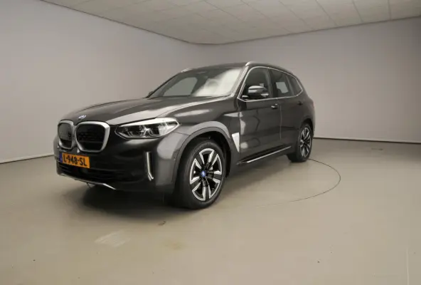 High Executive 80 kWh | LED | Leder | HUD | Active cruise | Panoramadak | Trekhaak | Sportstoelen | DAB | Harman-kardon sound | Alu 20 inch