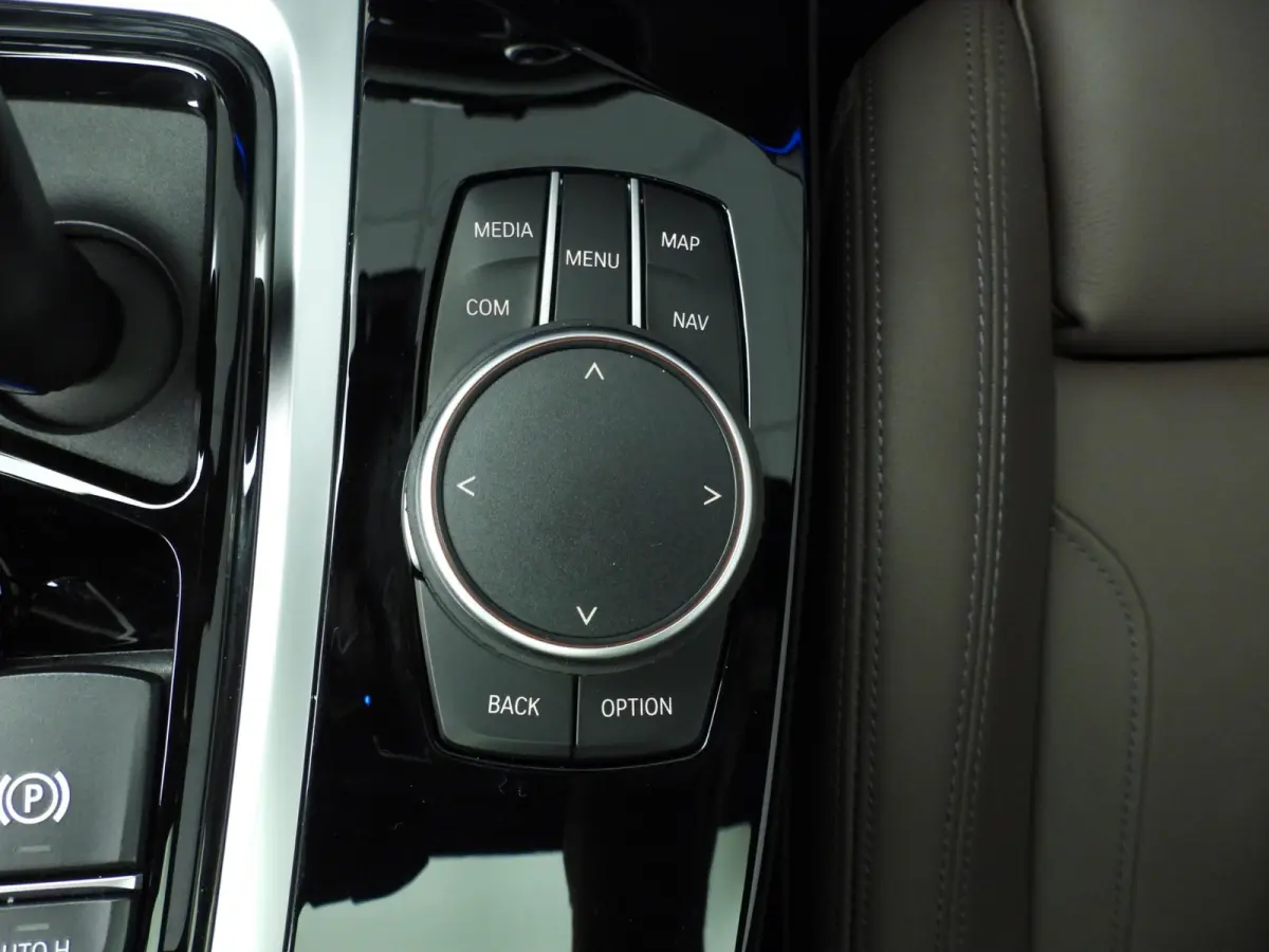 High Executive 80 kWh | LED | Leder | SOH 99% | HUD | Active cruise | Panoramadak | Trekhaak | Sportstoelen | DAB | Harman-kardon sound | Alu 20 inch