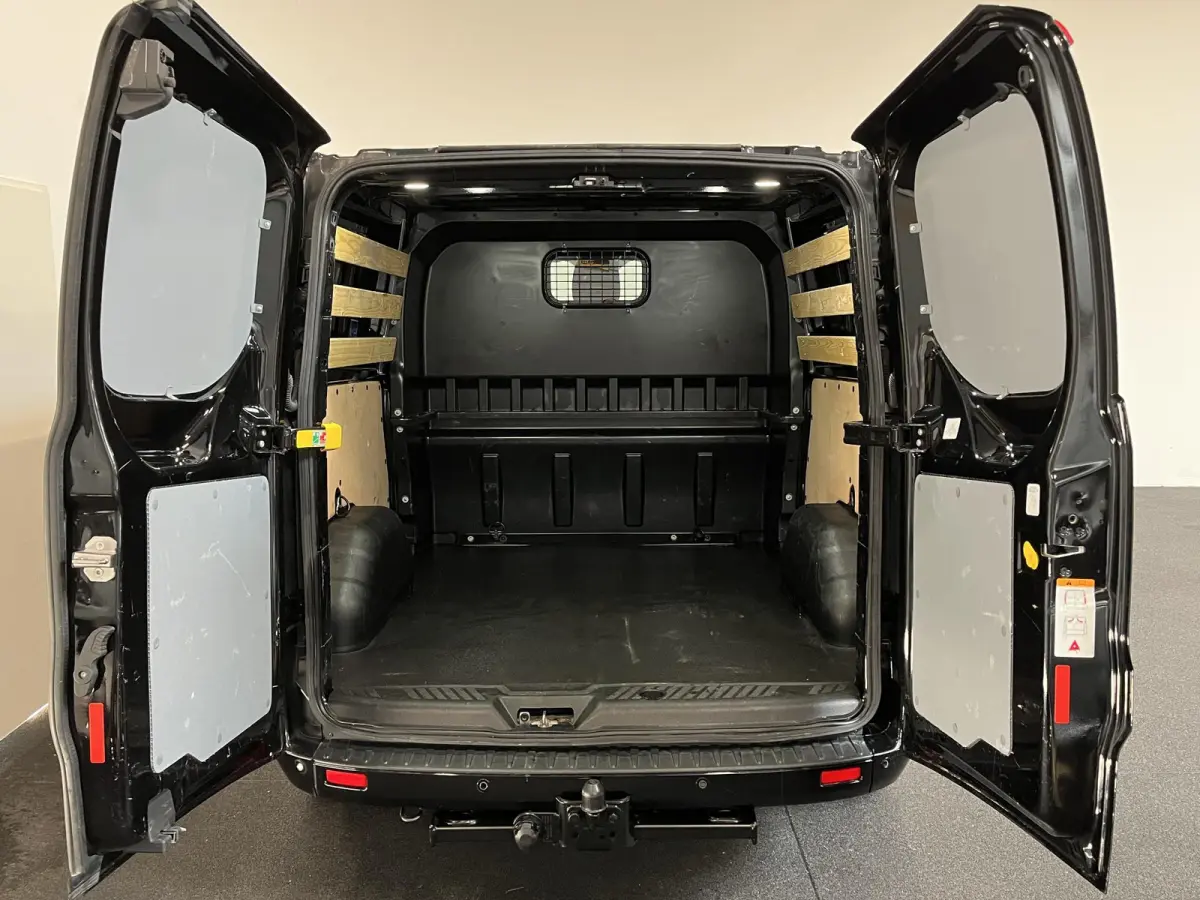 300 2.0 TDCI L2H1 Limited Dubbele cabine Navigatie Airco 2 Schuifdeuren Trekhaak Parkeersensoren Apple Carplay