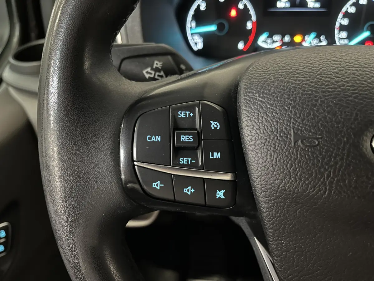 300 2.0 TDCI L2H1 Limited Dubbele cabine Navigatie Airco 2 Schuifdeuren Trekhaak Parkeersensoren Apple Carplay
