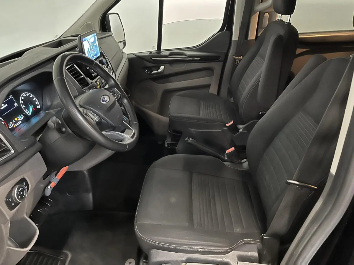 300 2.0 TDCI L2H1 Limited Dubbele cabine Navigatie Airco 2 Schuifdeuren Trekhaak Parkeersensoren Apple Carplay