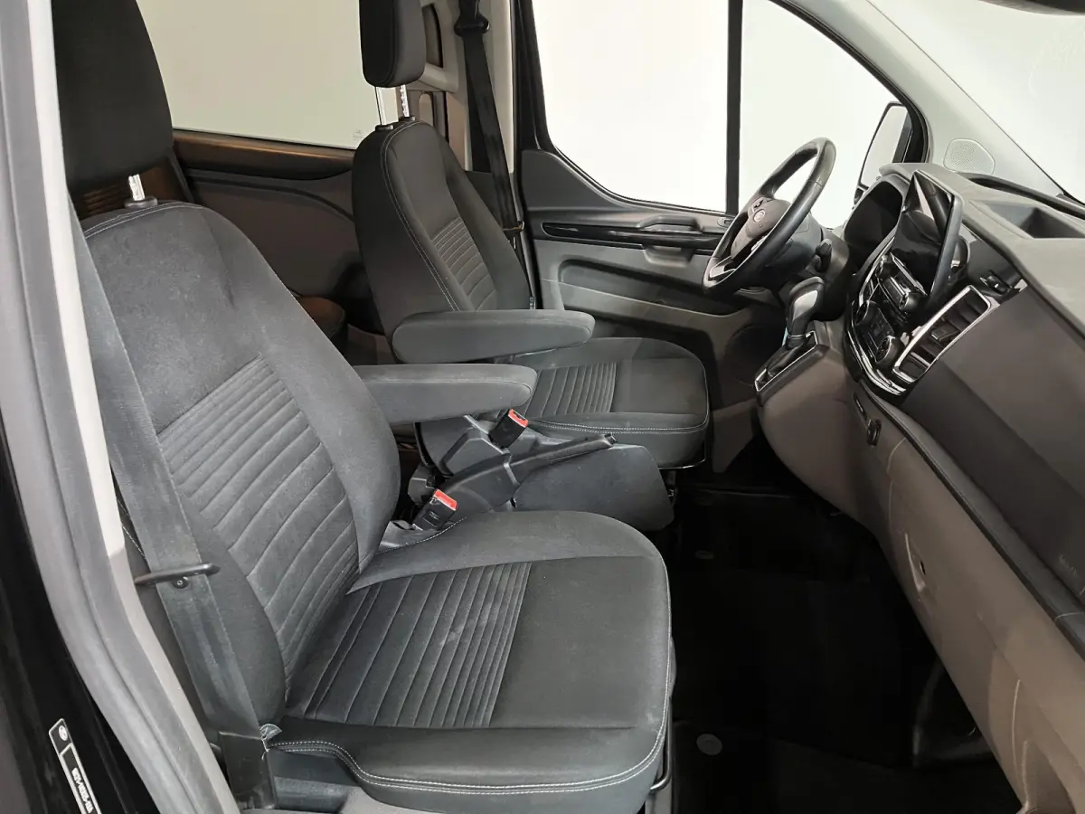300 2.0 TDCI L2H1 Limited Dubbele cabine Navigatie Airco 2 Schuifdeuren Trekhaak Parkeersensoren Apple Carplay