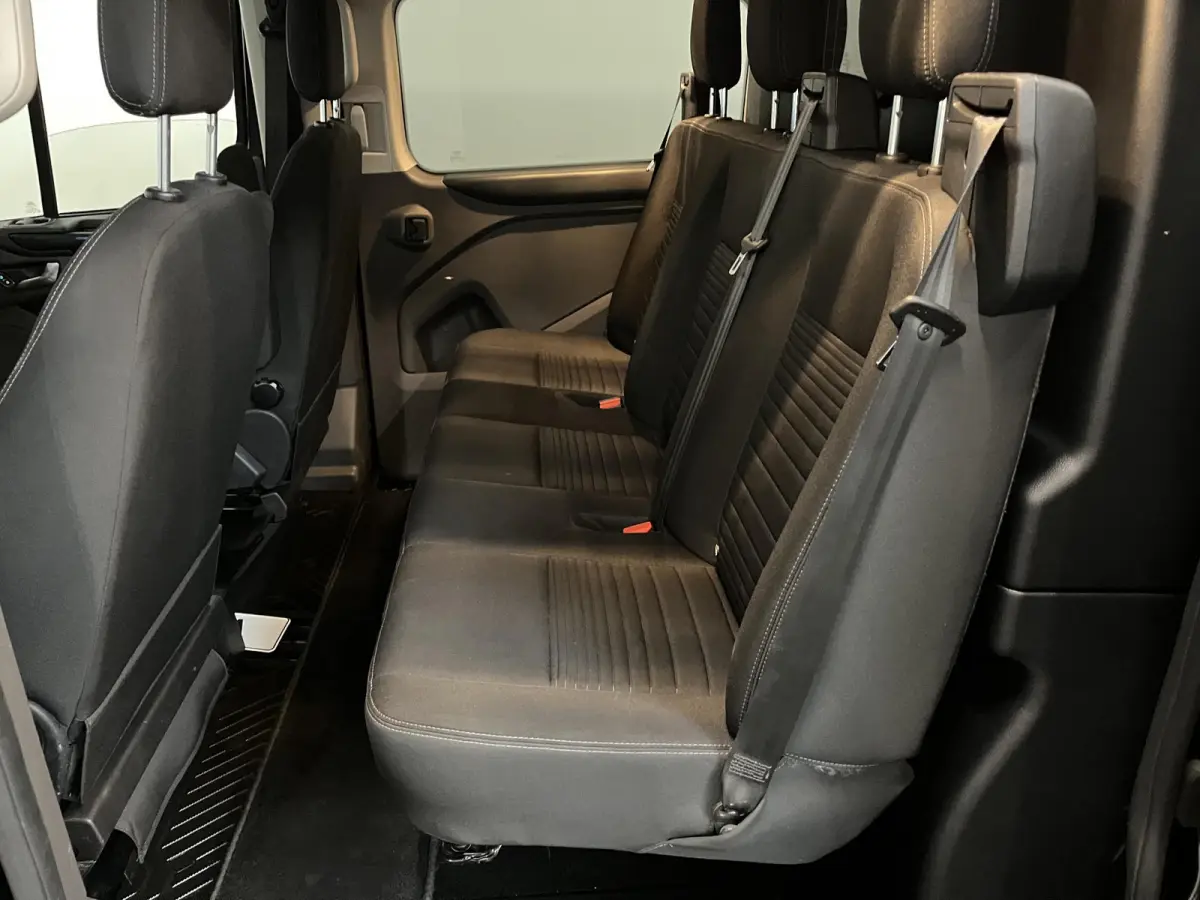 300 2.0 TDCI L2H1 Limited Dubbele cabine Navigatie Airco 2 Schuifdeuren Trekhaak Parkeersensoren Apple Carplay