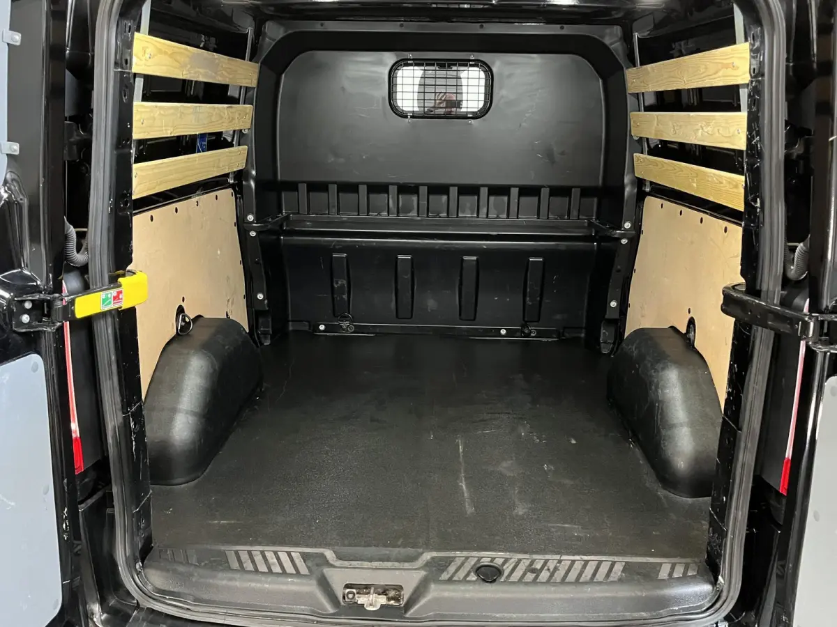 300 2.0 TDCI L2H1 Limited Dubbele cabine Navigatie Airco 2 Schuifdeuren Trekhaak Parkeersensoren Apple Carplay
