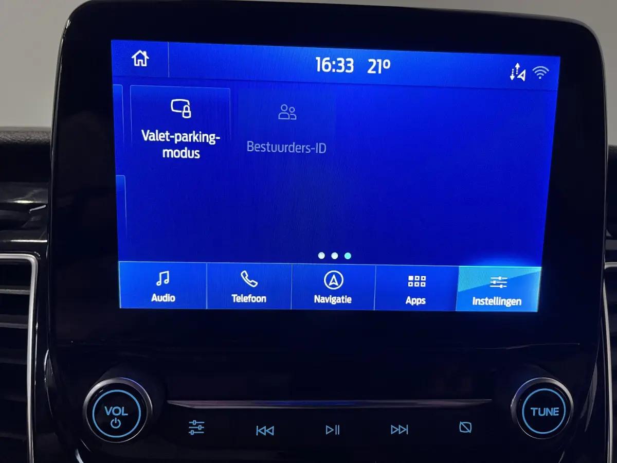 300 2.0 TDCI L2H1 Limited Dubbele cabine Navigatie Airco 2 Schuifdeuren Trekhaak Parkeersensoren Apple Carplay