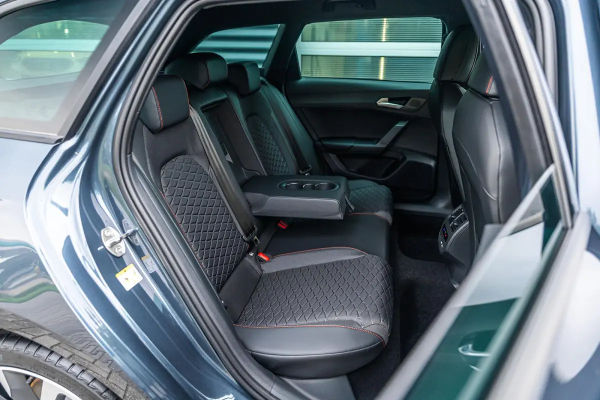 1.5 TSI 204pk DSG e-Hybrid FR Business | LMV 18'' | Trekhaak Uitklapbaar