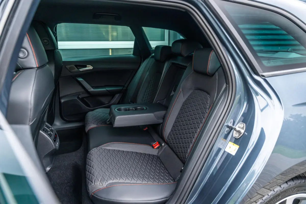 1.5 TSI 204pk DSG e-Hybrid FR Business | LMV 18'' | Trekhaak Uitklapbaar
