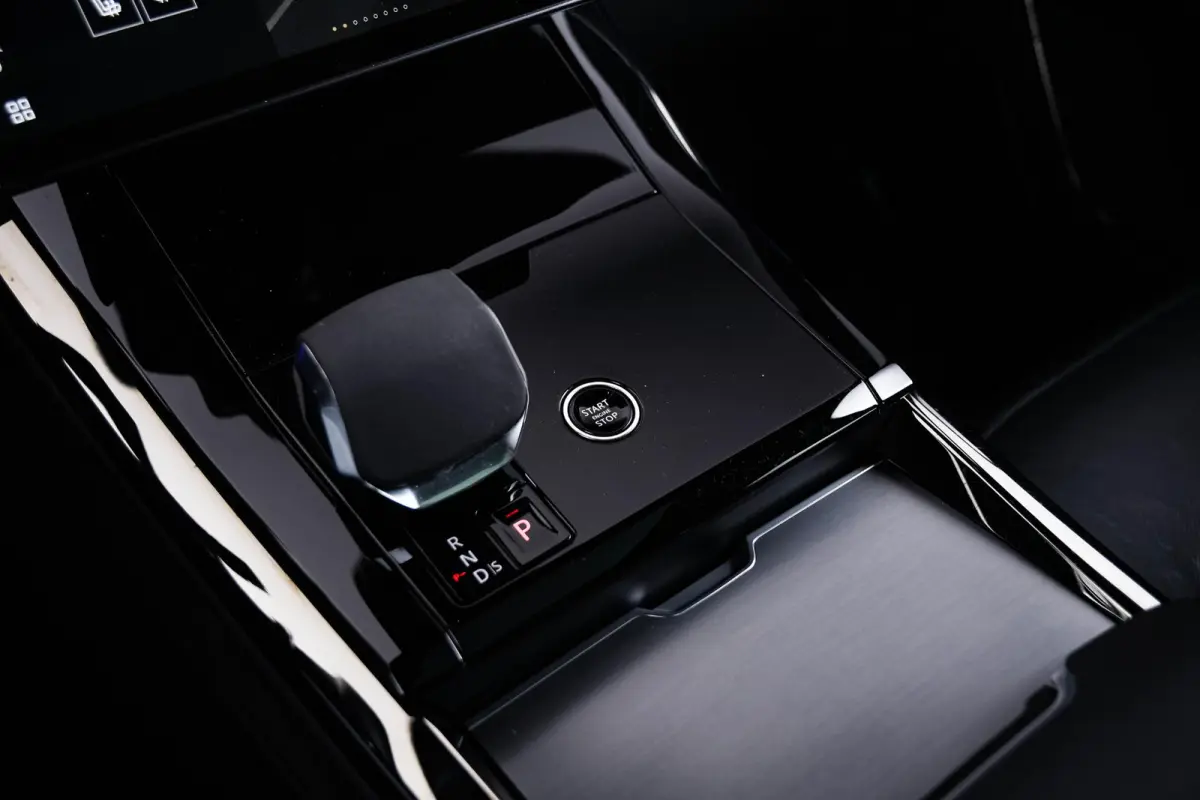 3.0 P460e Dynamic SE PHEV Panoramadak - Mistlampen Voor - Cold Climate Pack - Meridian Signature audiosysteem - Verwarmbare stuurwielrand - Getinte Ruiten - Verwarmbare Voorruit -
