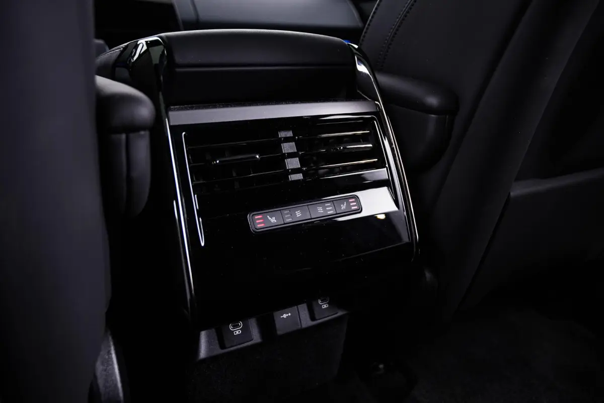 3.0 P460e Dynamic SE PHEV Panoramadak - Mistlampen Voor - Cold Climate Pack - Meridian Signature audiosysteem - Verwarmbare stuurwielrand - Getinte Ruiten - Verwarmbare Voorruit -