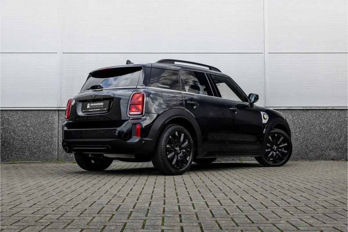1.5 Cooper ALL4 Leder / Camera / 18 inch / Carplay