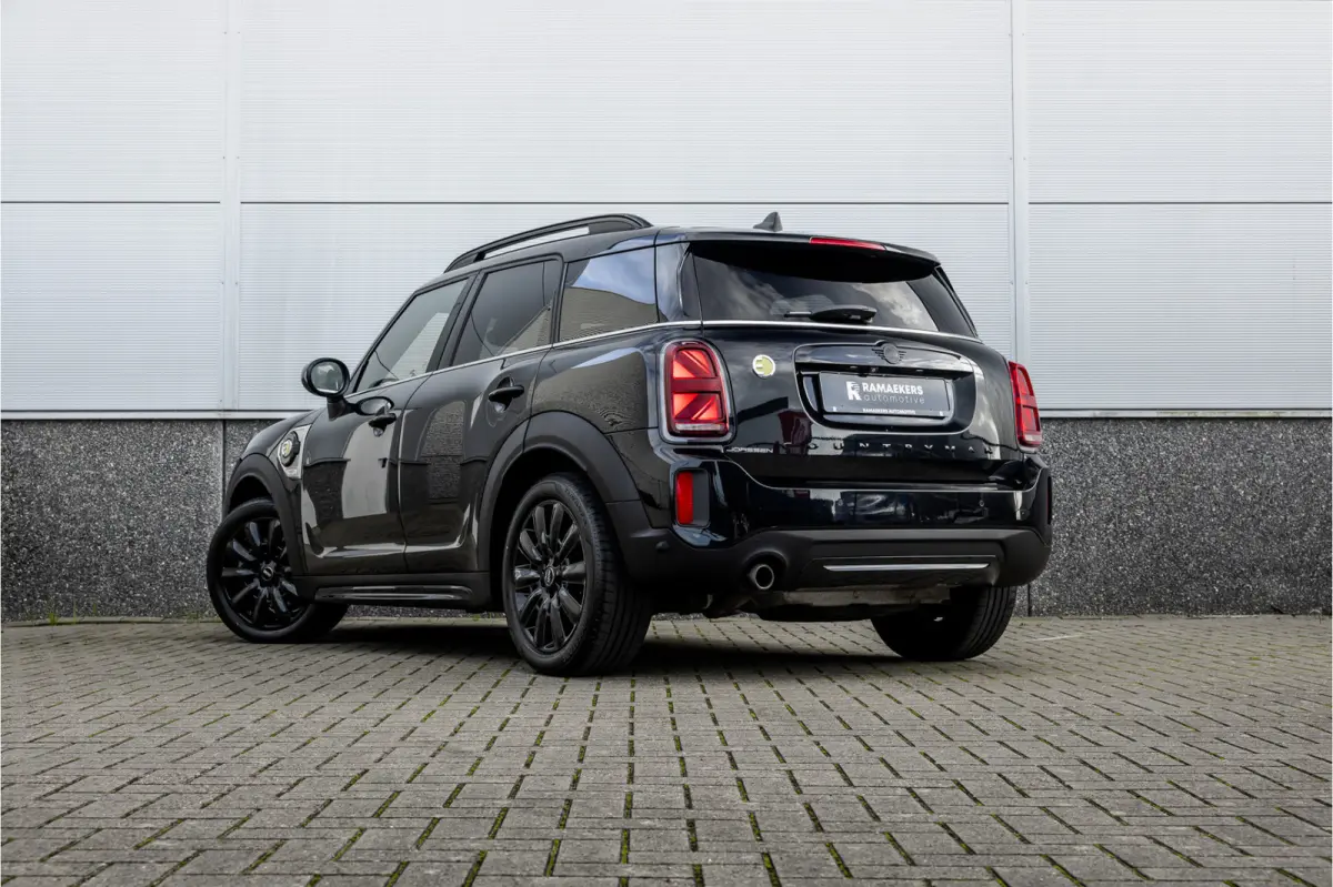 1.5 Cooper ALL4 Leder / Camera / 18 inch / Carplay