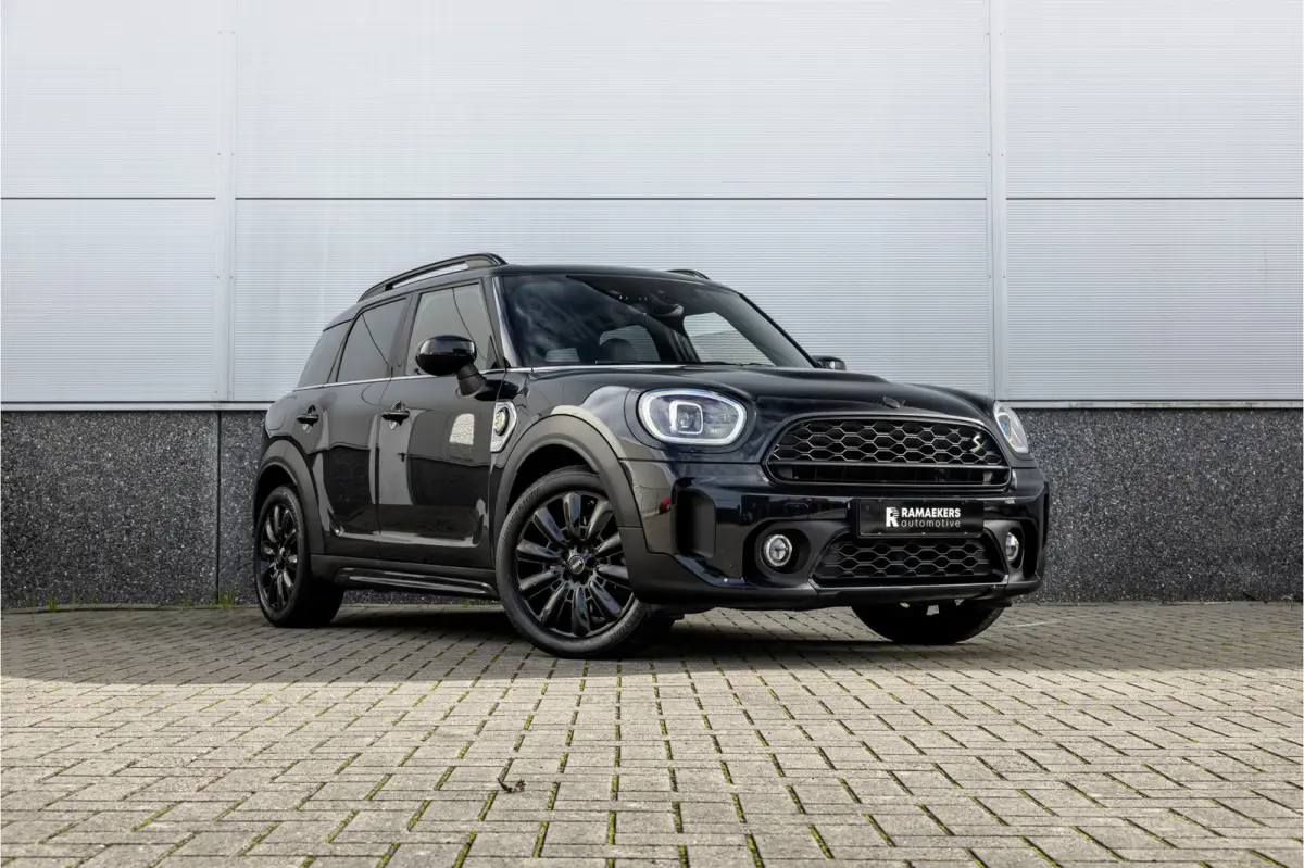 1.5 Cooper ALL4 Leder / Camera / 18 inch / Carplay