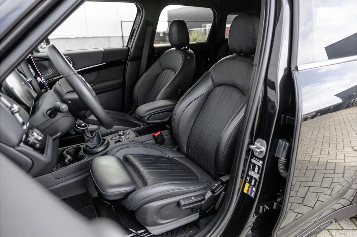 1.5 Cooper ALL4 Leder / Camera / 18 inch / Carplay