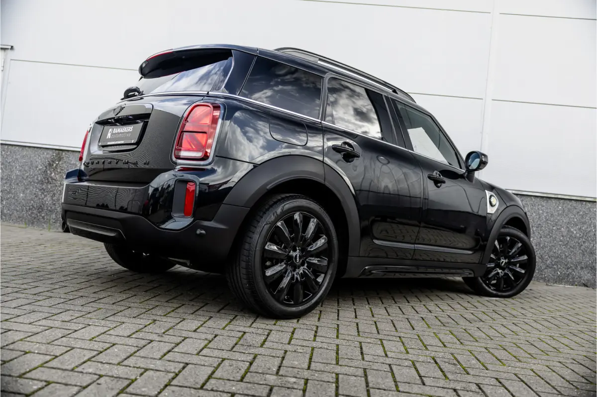 1.5 Cooper ALL4 Leder / Camera / 18 inch / Carplay
