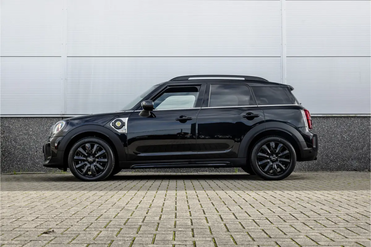 1.5 Cooper ALL4 Leder / Camera / 18 inch / Carplay